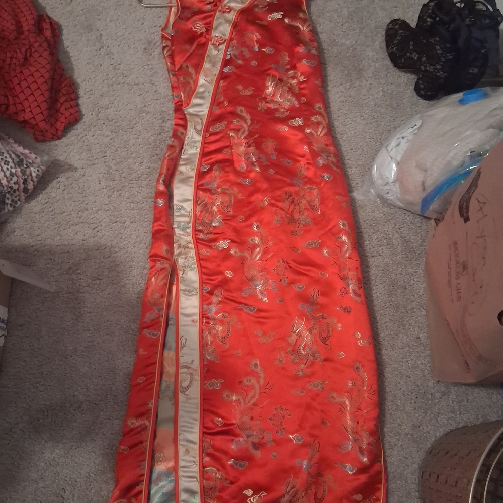 Red And Gold Pheniox Silk Quipo